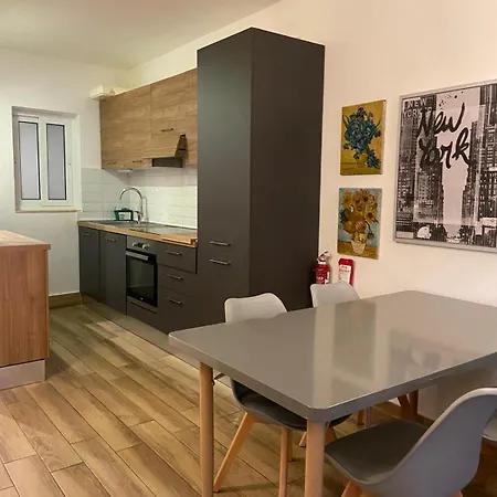 Daire 2 Bed With Outdoor Space *