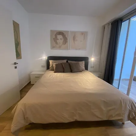 公寓 2 Bed With Outdoor Space