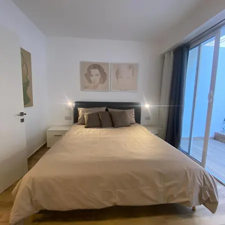 2 Bed With Outdoor Space Apartament Sliema