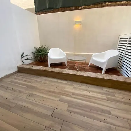 アパート 2 Bed With Outdoor Space