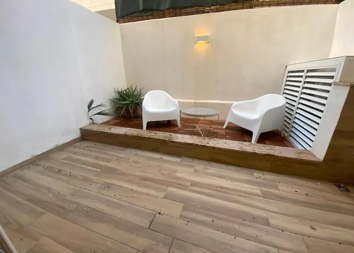 Apartment 2 Bed With Outdoor Space