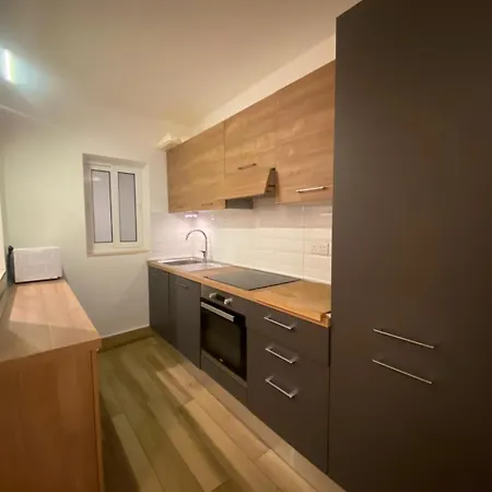 2 Bed With Outdoor Space Apartment *